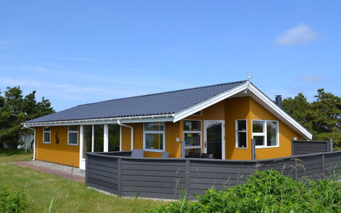 Elsbeth - 500M from the Sea: Dachdecken, Hütte, Haus, Dach, Zuhause, Bauernhaus, Hütte, Estate, Dorf