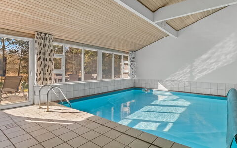 Cora - 1Km from the Sea: Decke, Flooring, Interior Design, Fussboden, Verbundwerkstoff, Möbel, Resort, Hotel, Design, Daylighting