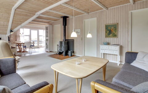 Dida - 3.1Km from the Sea: Interior Design, Möbel, Flooring, Holz, Decke, Fussboden, Zimmer, Stuhl, Wohnzimmer, Zuhause