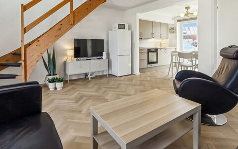 Mildred - 2.3Km from the Sea: Möbel, Flooring, Interior Design, Fussboden, Holz, Decke, Holzboden, Zimmer, Couch, Wohnzimmer