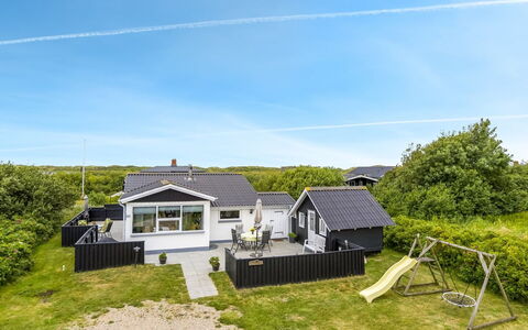 Pupa - 500M from the Sea: Hütte, Zuhause, Haus, Dach, Veranda, Estate, Abstellgleis, Gartenbauten, Bauernhaus, Garten