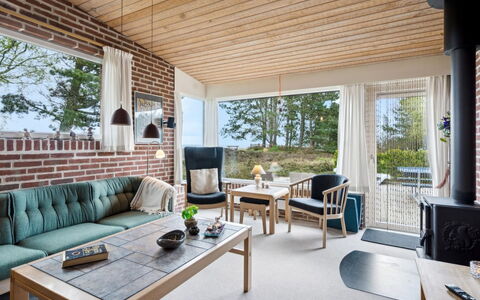 Sedine - 3.9Km from the Sea: Möbel, Holz, Interior Design, Zuhause, Stuhl, Wohnzimmer, Decke, Couch, Holzbeize, Küche & Esszimmer Tisch