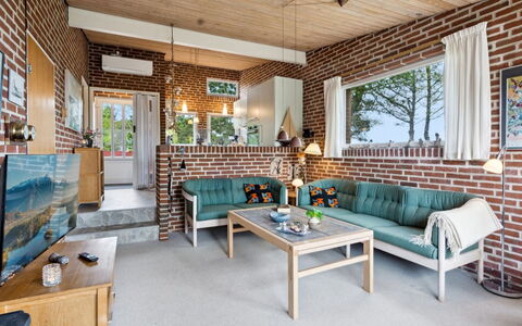 Sedine - 3.9Km from the Sea: Möbel, Interior Design, Couch, Holz, Wohnzimmer, Flooring, Decke, Fussboden, Backstein, Stuhl