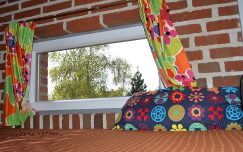 Sedine - 3.9Km from the Sea: Interior Design, Textil, Zimmer, Fensterbehandlung, Fensterabdeckung, Linens, Vorhang, Kissen, Daylighting, Holzbeize