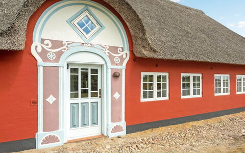 Willi - 3Km from the Sea: Dach, Haus, Grundstueck, Zuhause, Hütte, Estate, Gartenbauten, Schatten, Blockhaus, Landscaping