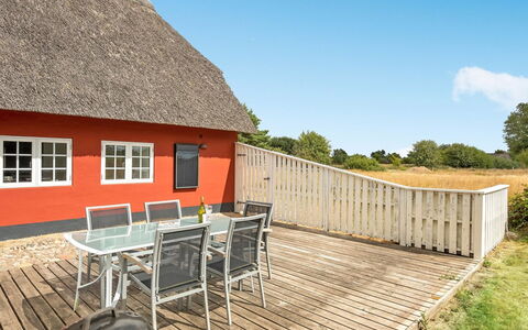 Willi - 3Km from the Sea: Dach, Haus, Grundstueck, Zuhause, Hütte, Estate, Gartenbauten, Schatten, Blockhaus, Landscaping