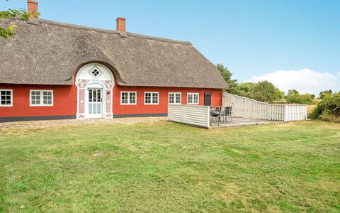 Willi - 3Km from the Sea: Dach, Haus, Grundstueck, Zuhause, Hütte, Estate, Gartenbauten, Schatten, Blockhaus, Landscaping