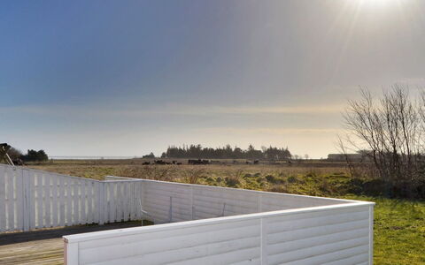 Willi - 3Km from the Sea: Dach, Haus, Grundstueck, Zuhause, Hütte, Estate, Gartenbauten, Schatten, Blockhaus, Landscaping