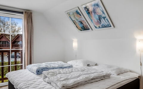 Perttu - 3.5Km from the Sea: Schlafzimmer, Bett, Bettdecke, Bedding, Zuhause, Interior Design, Möbel, Linens, Bettrahmen, Fussboden
