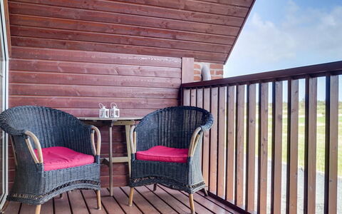 Perttu - 3.5Km from the Sea: Flooring, Fussboden, Decke, Interior Design, Countertop, Küche, Cabinetry, Zimmer, Major Appliance, Light Fixture