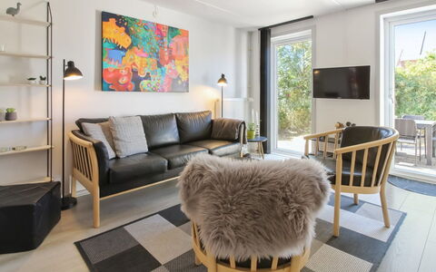 Nase - 2Km from the Sea: Strauch, Urban Design, Ground, Backstein, Wohnung, Estate, Mauerwerk, Balkon, Landscaping