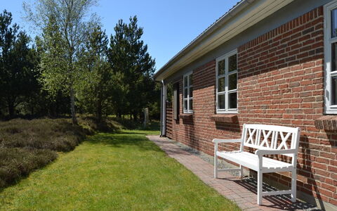 Angret - 3.5Km from the Sea: Gras, Haus, Dach, Zuhause, Hütte, Strauch, Grundstueck, Ländliches Gebiet, Bauernhaus, Ground