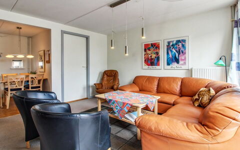 Rebus - 2.3Km from the Sea: Möbel, Interior Design, Flooring, Wand, Couch, Fussboden, Holz, Decke, Zimmer, Wohnzimmer