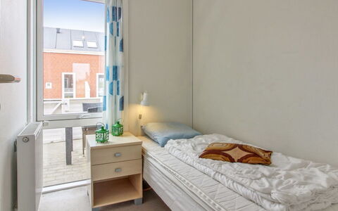 Rebus - 2.3Km from the Sea: Flooring, Fussboden, Wand, Interior Design, Möbel, Holz, Decke, Zimmer, Schlafzimmer, Bett