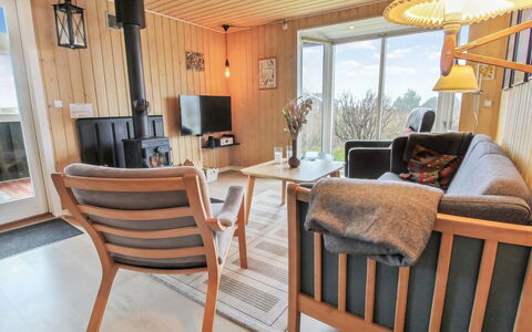 Zekine - 2.5Km from the Sea: Möbel, Interior Design, Holz, Flooring, Fussboden, Decke, Stuhl, Zimmer, Beleuchtung, Wohnzimmer