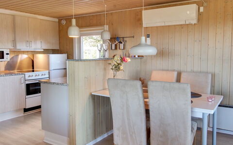 Zekine - 2.5Km from the Sea: Flooring, Möbel, Interior Design, Holz, Fussboden, Countertop, Decke, Zimmer, Küche, Cabinetry