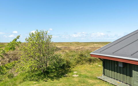 Zekine - 2.5Km from the Sea: Hütte, Zuhause, Haus, Dach, Veranda, Estate, Abstellgleis, Gartenbauten, Bauernhaus, Garten