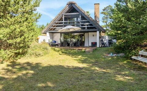 Benedikta - 2.4Km from the Sea: Haus, Zuhause, Dach, Hütte, Strauch, Abstellgleis, Tür, Garten, Bauernhaus