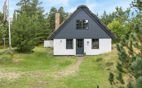Benedikta - 2.4Km from the Sea: Haus, Zuhause, Dach, Hütte, Strauch, Abstellgleis, Tür, Garten, Bauernhaus