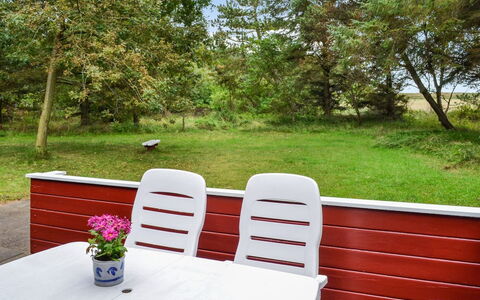 Odsten - 1Km from the Sea: Möbel, Gartenmöbel, Tabelle, Tisch Im Freien, Garten, Rasen, Stuhl, Hinterhof, Garten, Hütte