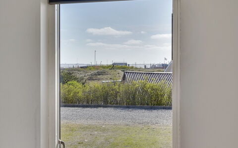 Jurviis - 100M from the Sea: Gras, Haus, Dach, Zuhause, Hütte, Strauch, Grundstueck, Ländliches Gebiet, Bauernhaus, Ground