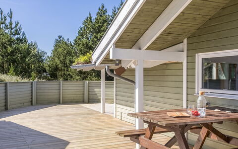 Bruna - 2Km from the Sea: Möbel, Holz, Interior Design, Flooring, Fussboden, Stuhl, Zimmer, Decke, Wohnzimmer, Wohnung