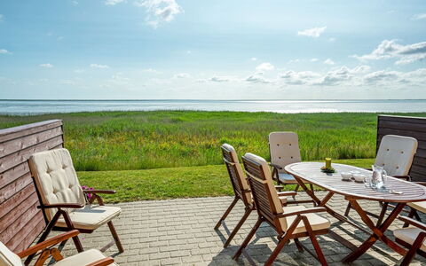 Henrietta - 3.5Km from the Sea: Möbel, Stuhl, Gartenmöbel, Holz, Tabelle, Sommer, Meer, Tisch Im Freien, Küsten Und Ozeanische Forms, Ozean