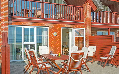 Henrietta - 3.5Km from the Sea: Möbel, Stuhl, Gartenmöbel, Wohnung, Veranda, Holzbeize, Balkon, Küche & Esszimmer Tisch, Schatten, Deck