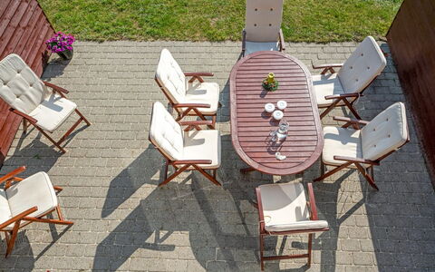 Henrietta - 3.5Km from the Sea: Möbel, Gartenmöbel, Stuhl, Tabelle, Tisch Im Freien, Klappstuhl, Terrasse, Holzbeize, Hartholz, Kaffetisch