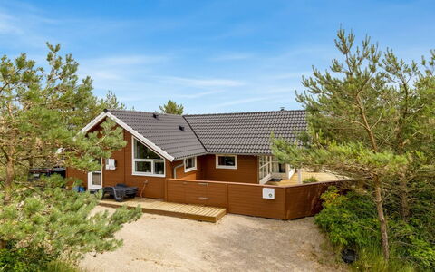 Svenny - 800M from the Sea: Dach, Haus, Wohngebiet, Zuhause, Estate, Hütte, Design