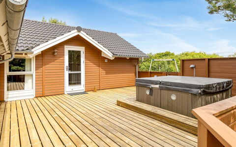 Svenny - 800M from the Sea: Dach, Haus, Wohngebiet, Zuhause, Estate, Hütte, Design