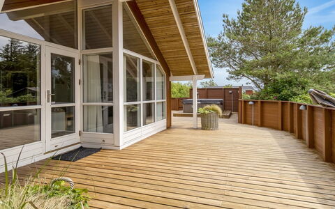 Svenny - 800M from the Sea: Dach, Haus, Wohngebiet, Zuhause, Estate, Hütte, Design