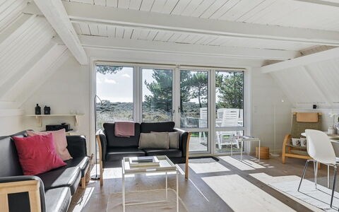 Trana - 2Km from the Sea: Möbel, Flooring, Interior Design, Holz, Fussboden, Decke, Holzboden, Stuhl, Wohnzimmer, Zimmer