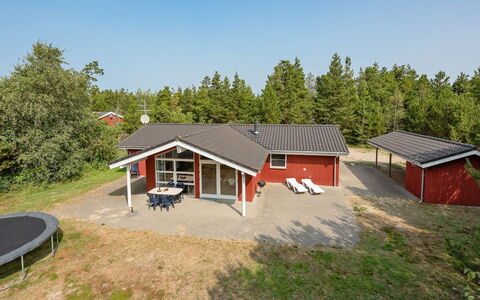 Guthmund - 1Km from the Sea: Dach, Haus, Grundstueck, Zuhause, Hütte, Estate, Gartenbauten, Schatten, Blockhaus, Landscaping