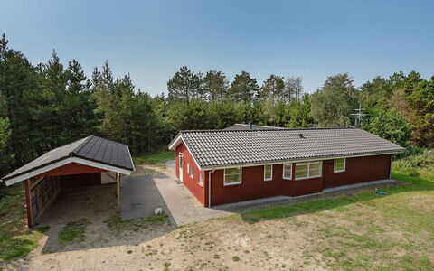Guthmund - 1Km from the Sea: Dach, Haus, Grundstueck, Zuhause, Hütte, Estate, Gartenbauten, Schatten, Blockhaus, Landscaping