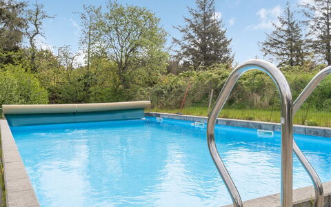 Rea - 5Km from the Sea: Blau, Schwimmbad, Verbundwerkstoff, Freizeit, Schatten, Landscaping, Resort, Gartenmöbel, Hinterhof, Water Feature