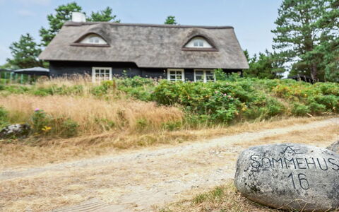 Risto - 2.3Km from the Sea: Haus, Dach, Zuhause, Hütte, Schuppen, Gartenbauten, Abstellgleis, Garten, Blockhaus, Hütte