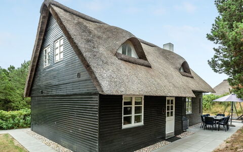 Risto - 2.3Km from the Sea: Haus, Dach, Zuhause, Hütte, Schuppen, Gartenbauten, Abstellgleis, Garten, Blockhaus, Hütte