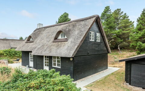 Risto - 2.3Km from the Sea: Haus, Dach, Zuhause, Hütte, Schuppen, Gartenbauten, Abstellgleis, Garten, Blockhaus, Hütte