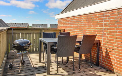 Rauha - 2.3Km from the Sea: Decke, Flooring, Interior Design, Fussboden, Verbundwerkstoff, Möbel, Resort, Hotel, Design, Daylighting