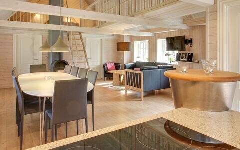 Gudmund - 3.9Km from the Sea: Flooring, Interior Design, Holz, Fussboden, Möbel, Decke, Holzboden, Zimmer, Wohnzimmer, Light Fixture