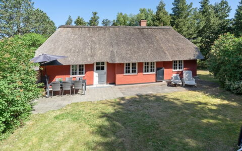 Gudmund - 3.9Km from the Sea: Hütte, Garten, Abstellgleis, Gartenbauten, Schatten, Garten, Hinterhof, Rasen, Bauernhaus, Landscaping