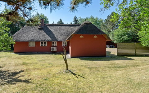 Gudmund - 3.9Km from the Sea: Hütte, Garten, Abstellgleis, Gartenbauten, Schatten, Garten, Hinterhof, Rasen, Bauernhaus, Landscaping