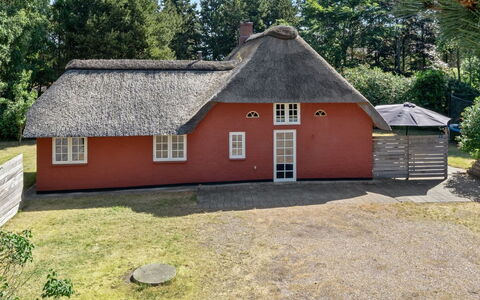 Gudmund - 3.9Km from the Sea: Hütte, Garten, Abstellgleis, Gartenbauten, Schatten, Garten, Hinterhof, Rasen, Bauernhaus, Landscaping