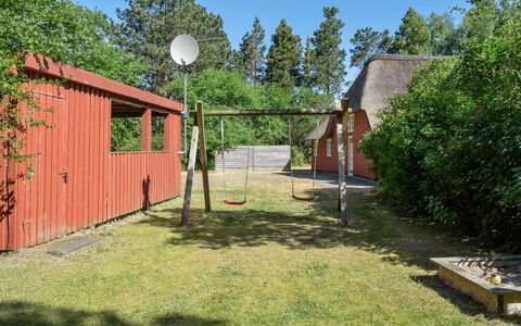 Gudmund - 3.9Km from the Sea: Hütte, Garten, Abstellgleis, Gartenbauten, Schatten, Garten, Hinterhof, Rasen, Bauernhaus, Landscaping