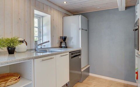 Gudmund - 3.9Km from the Sea: Flooring, Holz, Major Appliance, Fussboden, Küche, Interior Design, Countertop, Küchengerät, Armatur, Holzboden