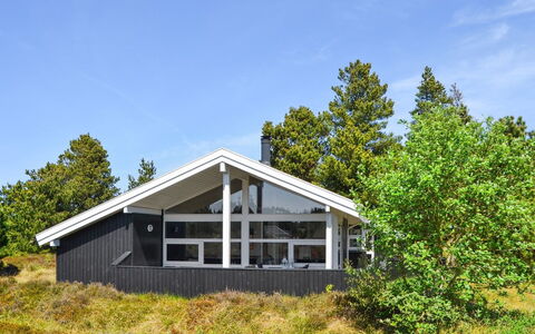 Börge - 3.9Km from the Sea: Möbel, Interior Design, Stuhl, Flooring, Tabelle, Resort, Fussboden, Decke, Zimmer, Eco Hotel