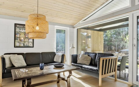 Nila - 750M from the Sea: Möbel, Interior Design, Holz, Flooring, Decke, Fussboden, Wohnzimmer, Beleuchtung, Zuhause, Couch
