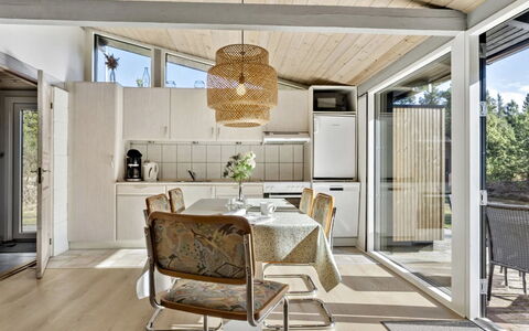 Nila - 750M from the Sea: Interior Design, Möbel, Holz, Flooring, Decke, Küche, Fussboden, Zuhause, Stuhl, Countertop