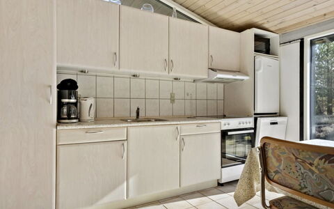 Nila - 750M from the Sea: Holz, Küche, Interior Design, Flooring, Fussboden, Countertop, Möbel, Sinken, Major Appliance, Zimmer